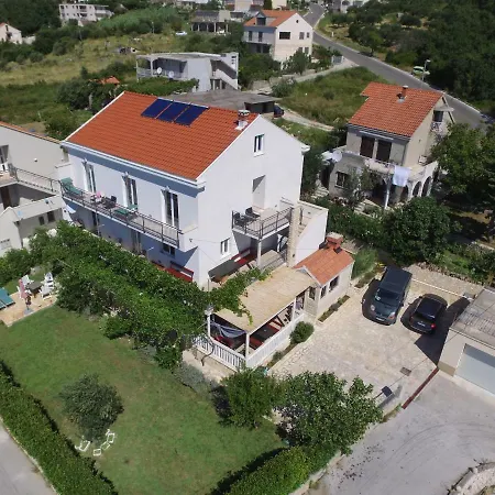 Mare & Monti Apartman *